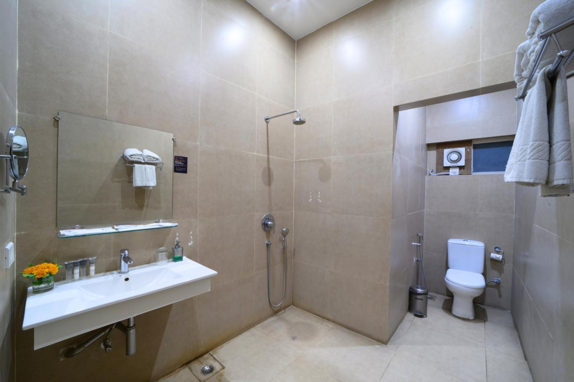 Sinclairs Burdwan Hotel Ngoại thất bức ảnh